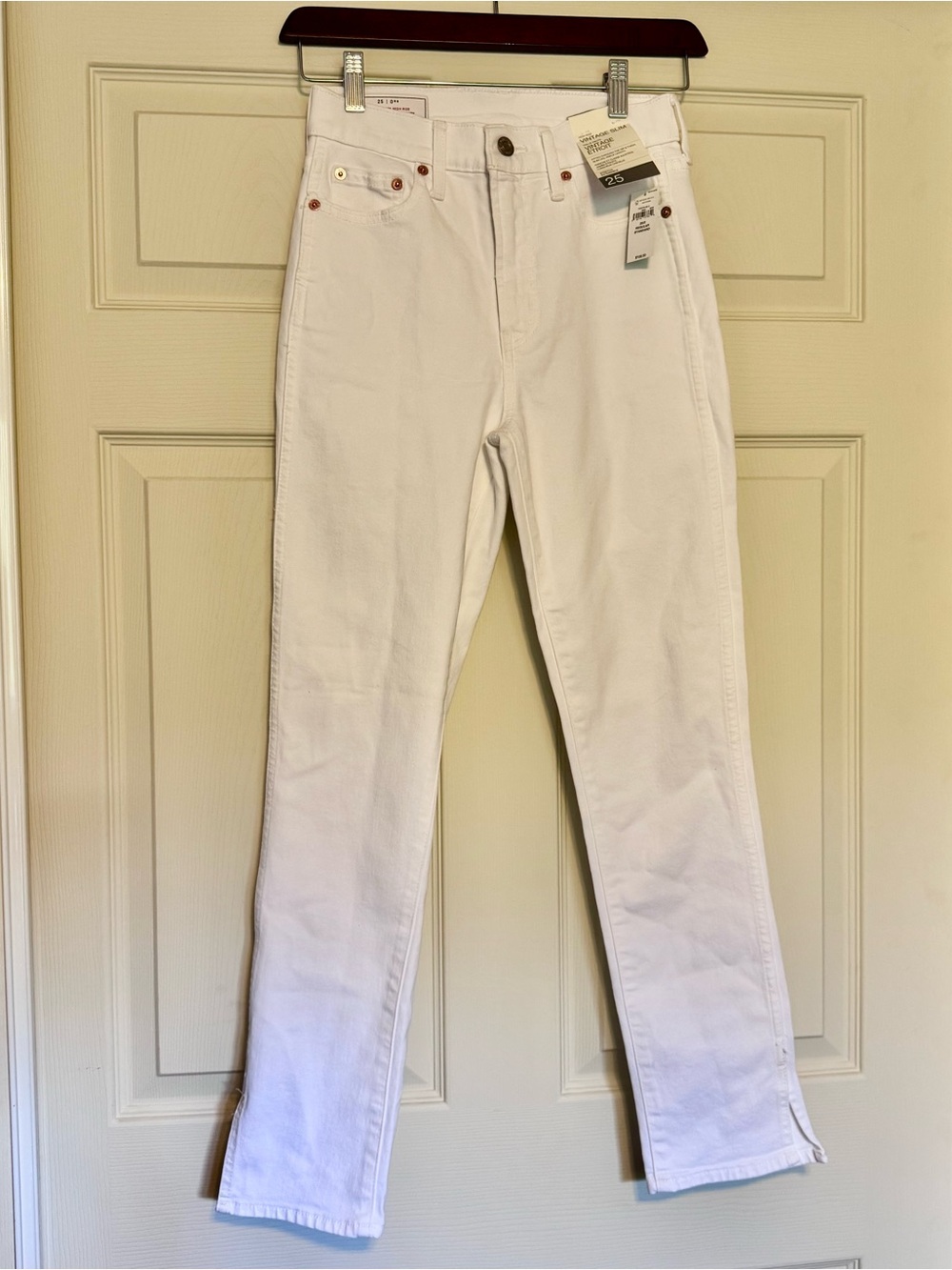 GAP White High Rise Vintage Slim Straight-Leg Jeans| Brand new| NWT